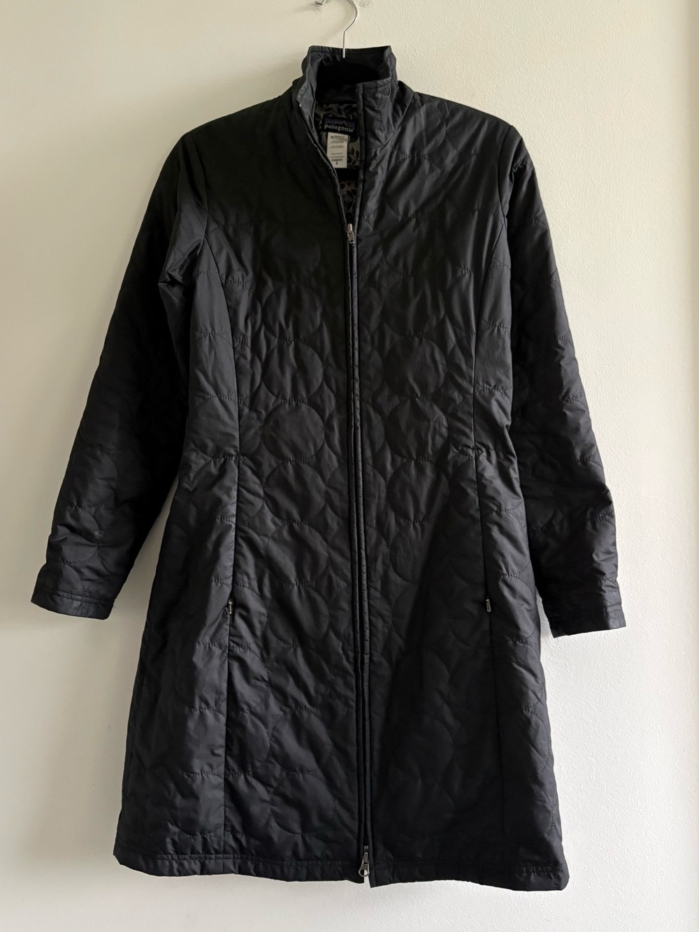 Patagonia quilted women’s jacket knee length, black size Small